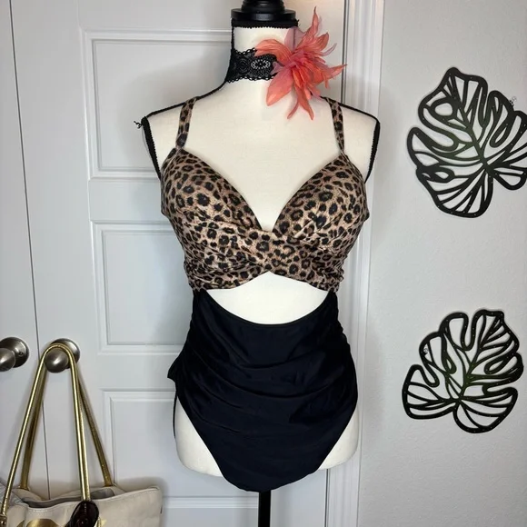 Super Cute Cutout One Piece Swimsuit with Tummy Control - Picture 4 of 16